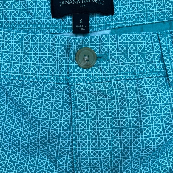 EUC Banana Republic Women's Teal Patterned Shorts - Picture 4 of 4